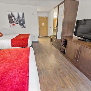 Queen Room Two Queen Beds Pet-Friendly or Non-Smoking